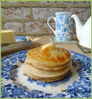 Pikelets, made from a yeasted mixture